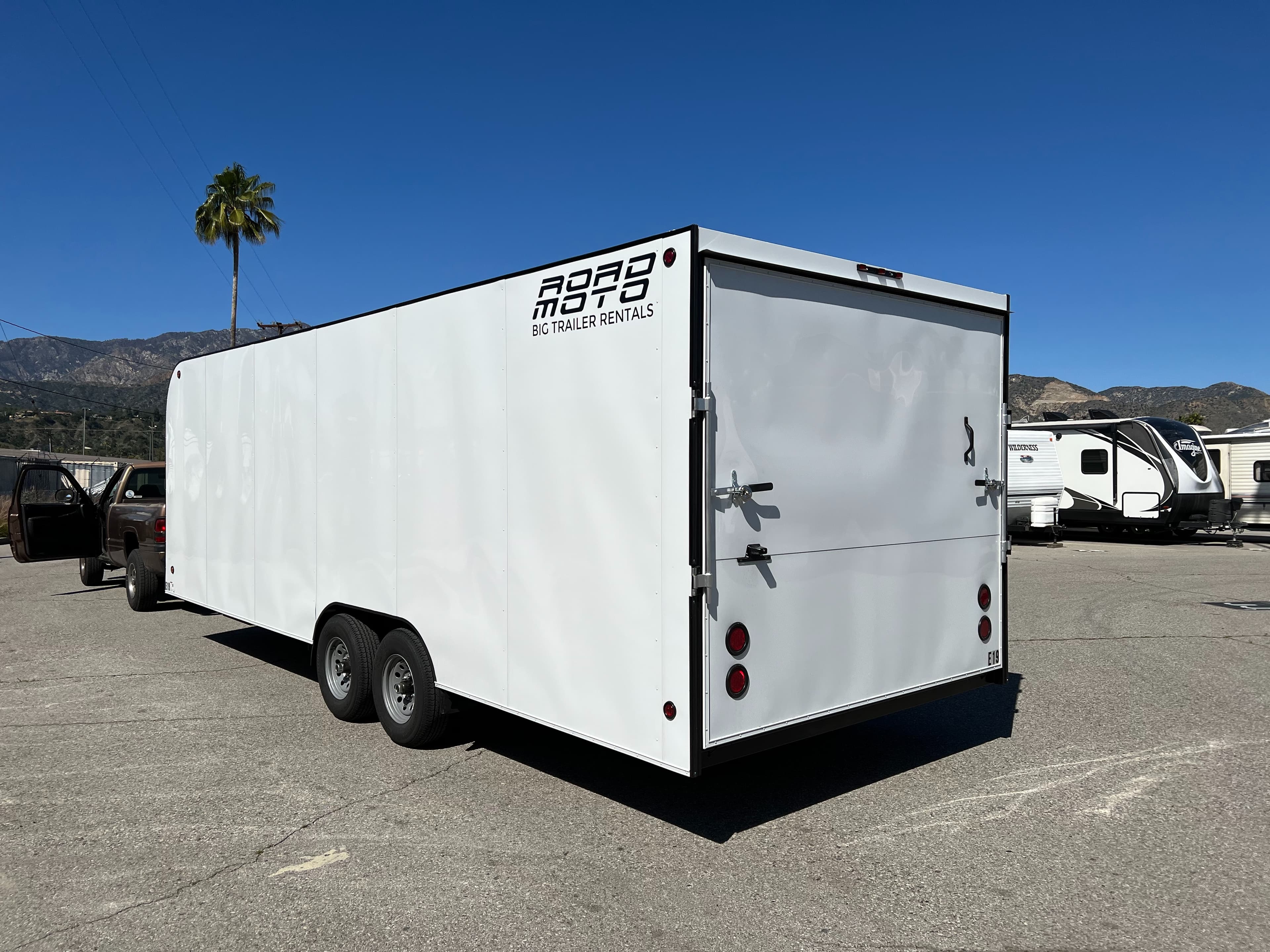 ROADMOTO enclosed trailer rental for moving and cargo hauling in Los Angeles